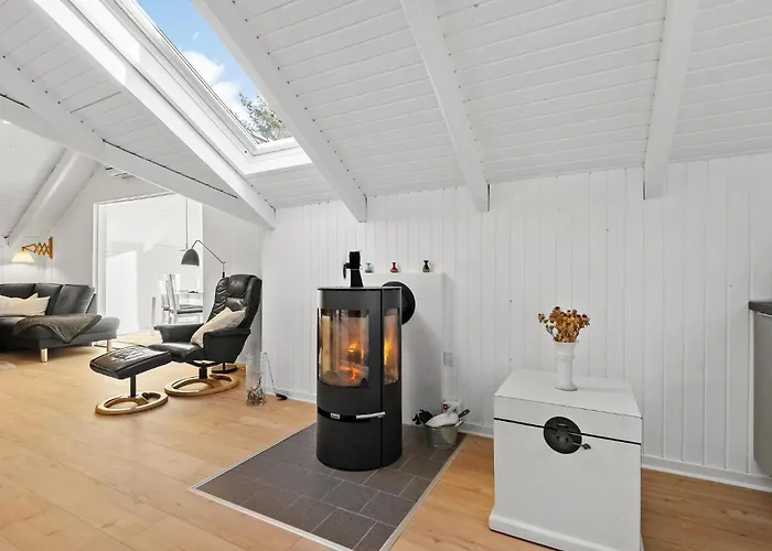 Feriehus 3 Bedroom Amazing In Ansager